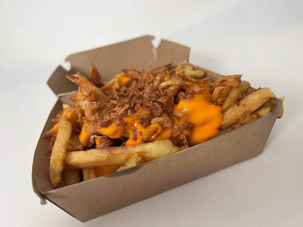 Frites Cheddar Et Oignons Frits